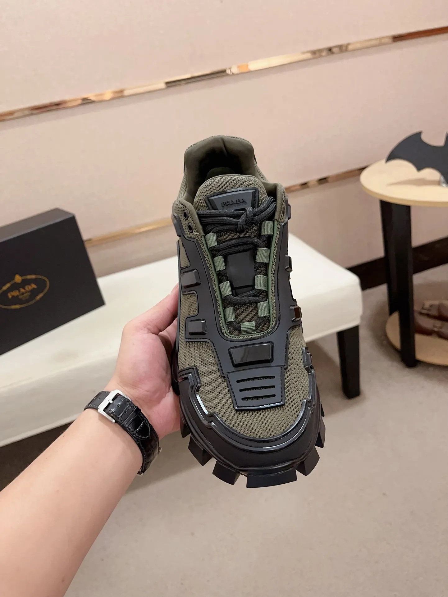 Men's Men's Shoes 💰 620💰 ✔️✔️✔️High-quality new PRADA counters are launched at the same time. The new men's shoes and 😘fabrics are selected from first-layer cowhide. Lining: imported elastic mesh➕cowhide lining. 👍🏿High-end☄️Open-molded non-slip rubber outsole, exquisite lines, simple and elegant, comfortable and high-end for leisure travel. Number of yards: 38 to 44.